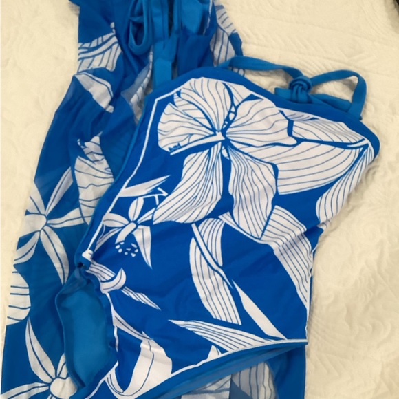 Swimsuit - Picture 3 of 4